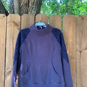 Lululemon Athletica women's sweatshirt size 10.